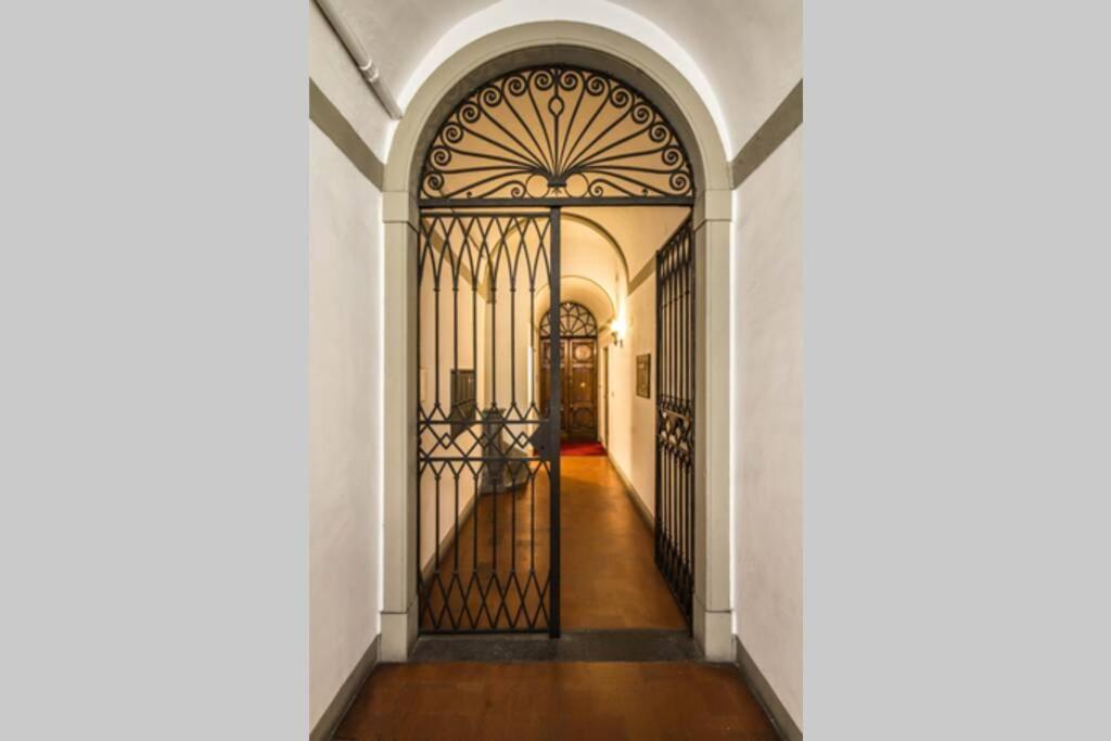 A Touch Of History, In Santa Reparata Florencia Exterior foto